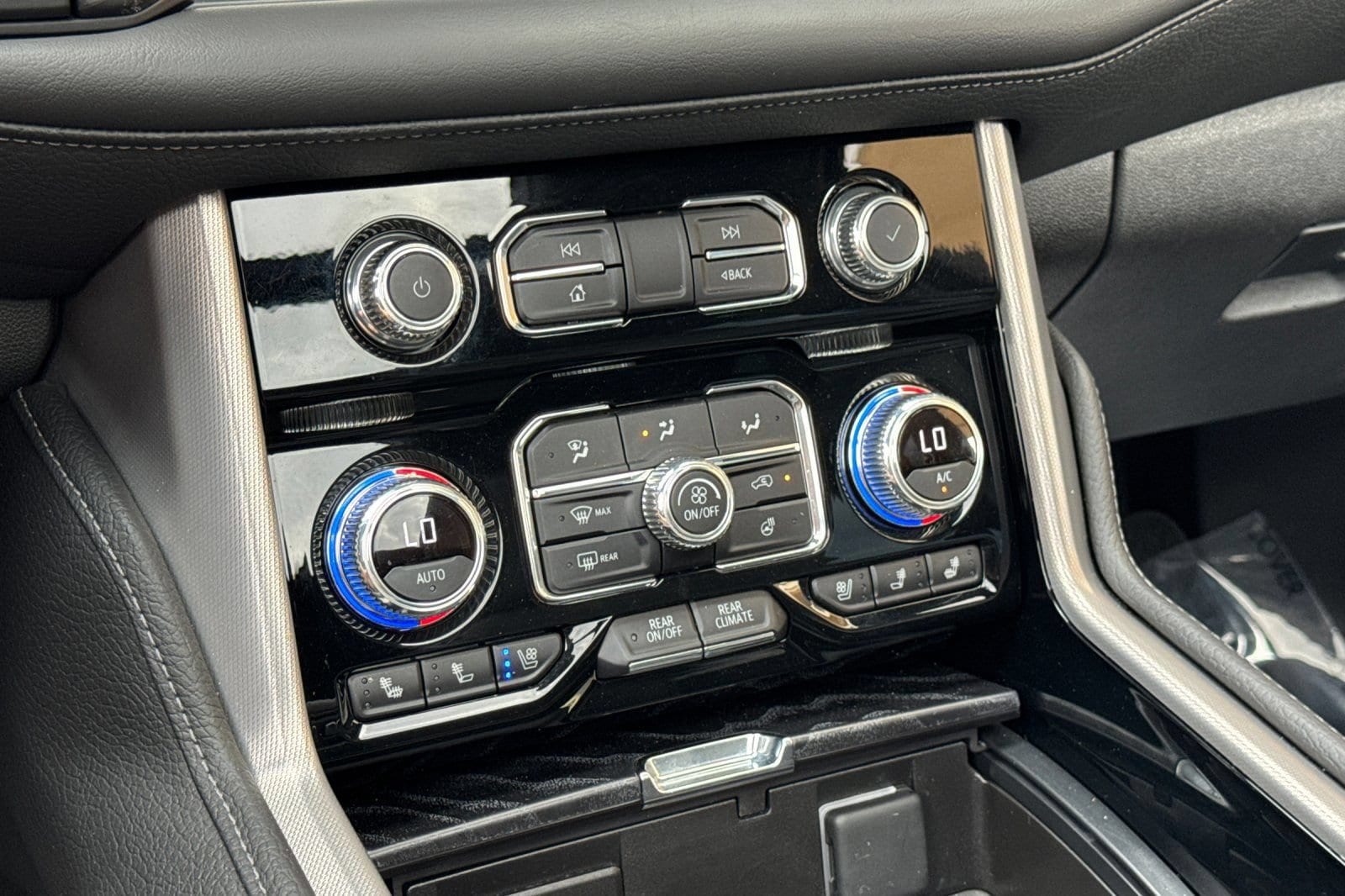 2024 GMC Yukon XL Denali - Photo 23