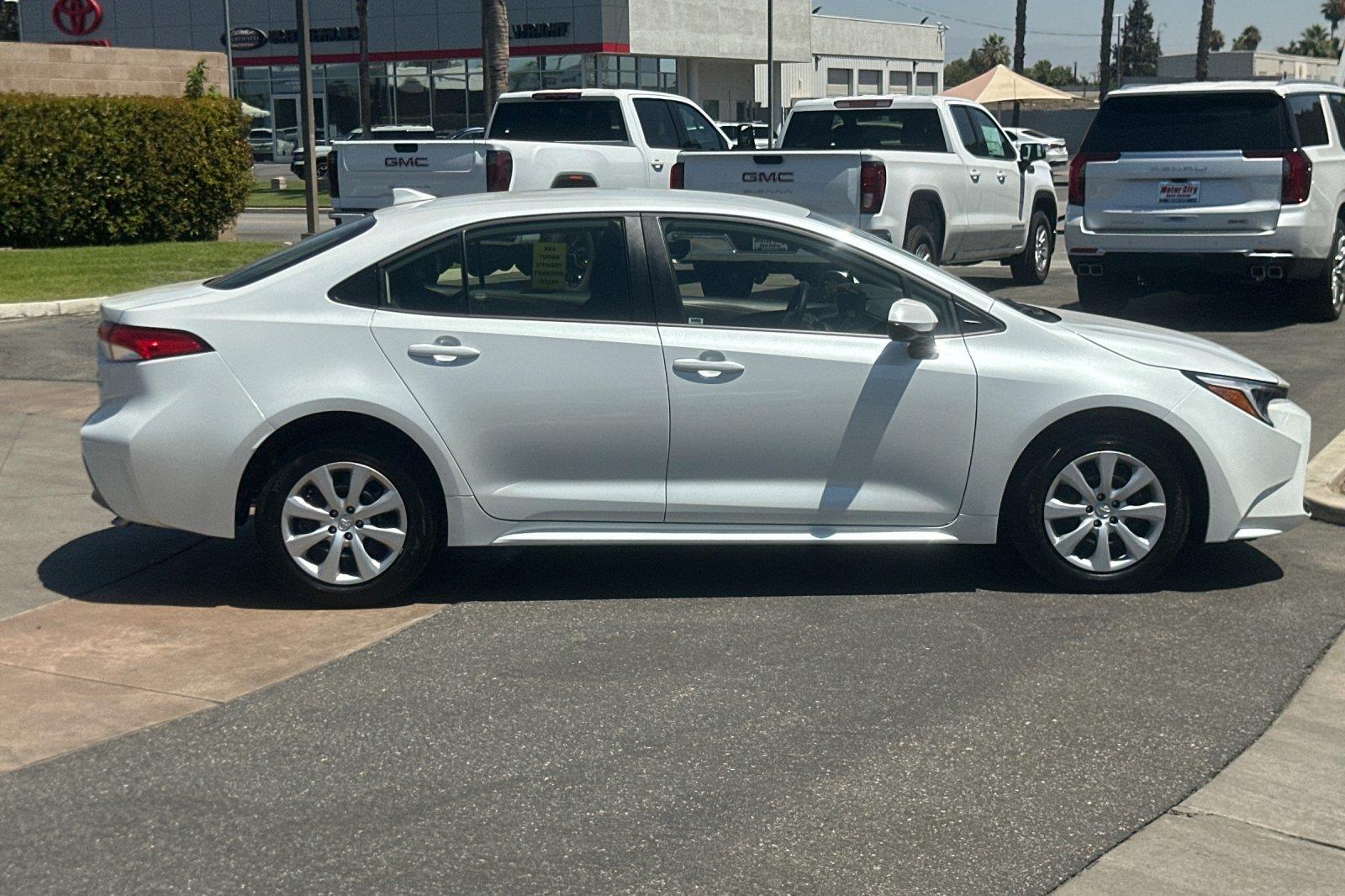 2023 Toyota Corolla Hybrid LE photo 3