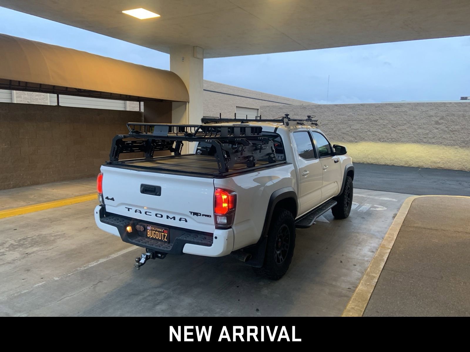 2020 Toyota Tacoma SR5 photo 2