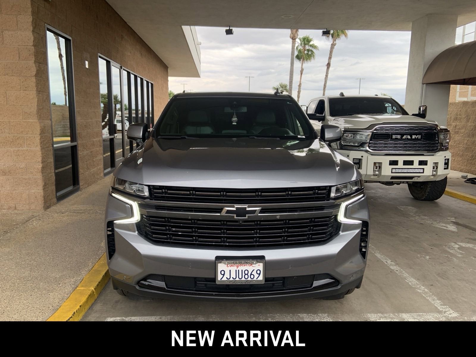 2022 Chevrolet Suburban RST photo 2