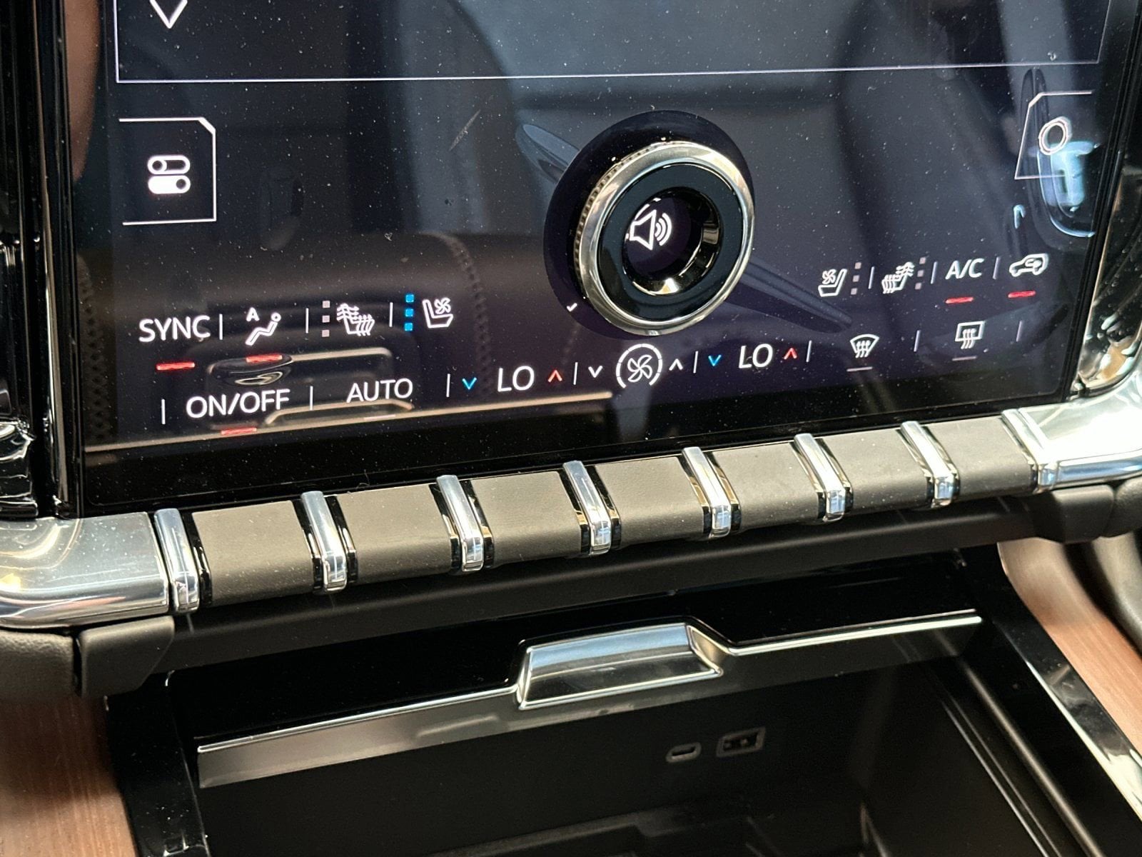 2026 GMC Yukon XL Denali - Photo 20