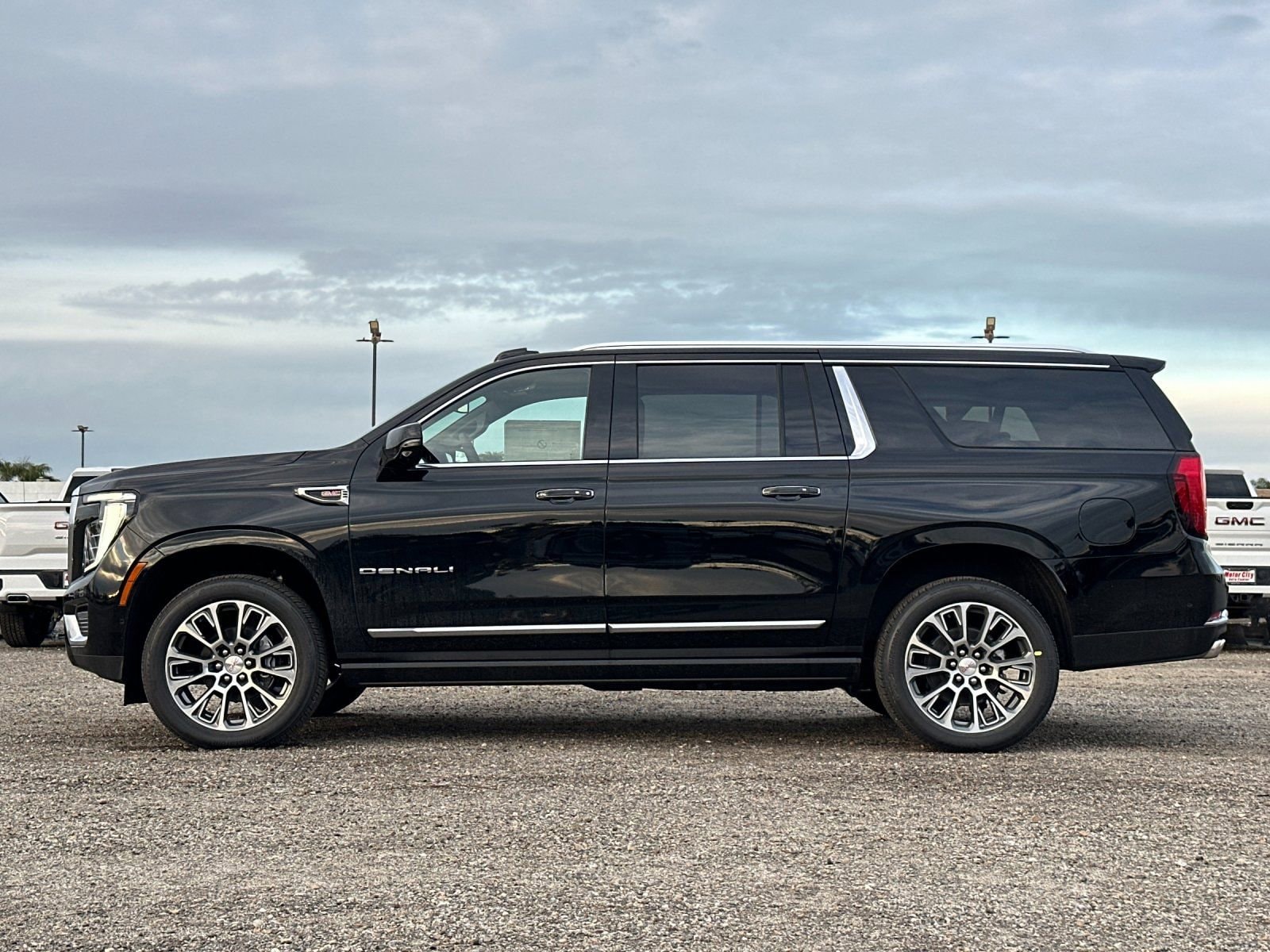 2026 GMC Yukon XL Denali - Photo 6