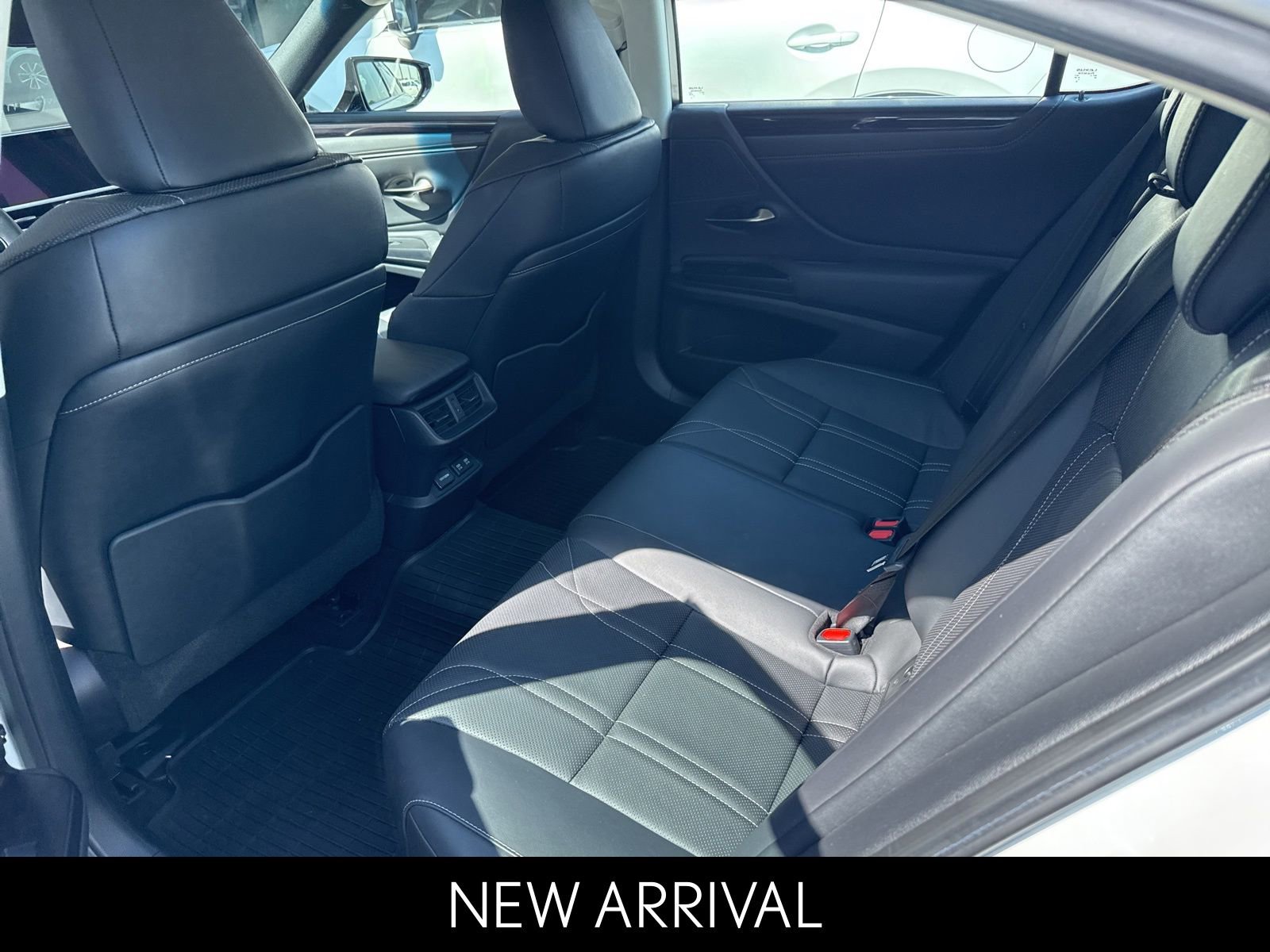 2020 Lexus ES 350 Luxury photo 4