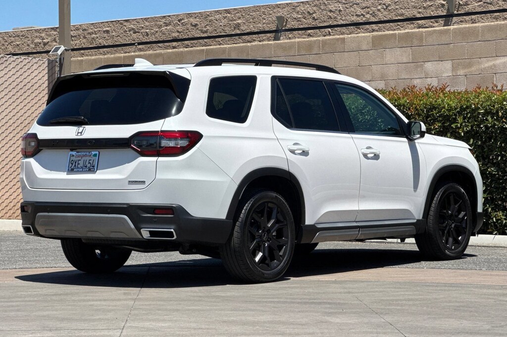 Used 2025 Honda Pilot Touring SUV