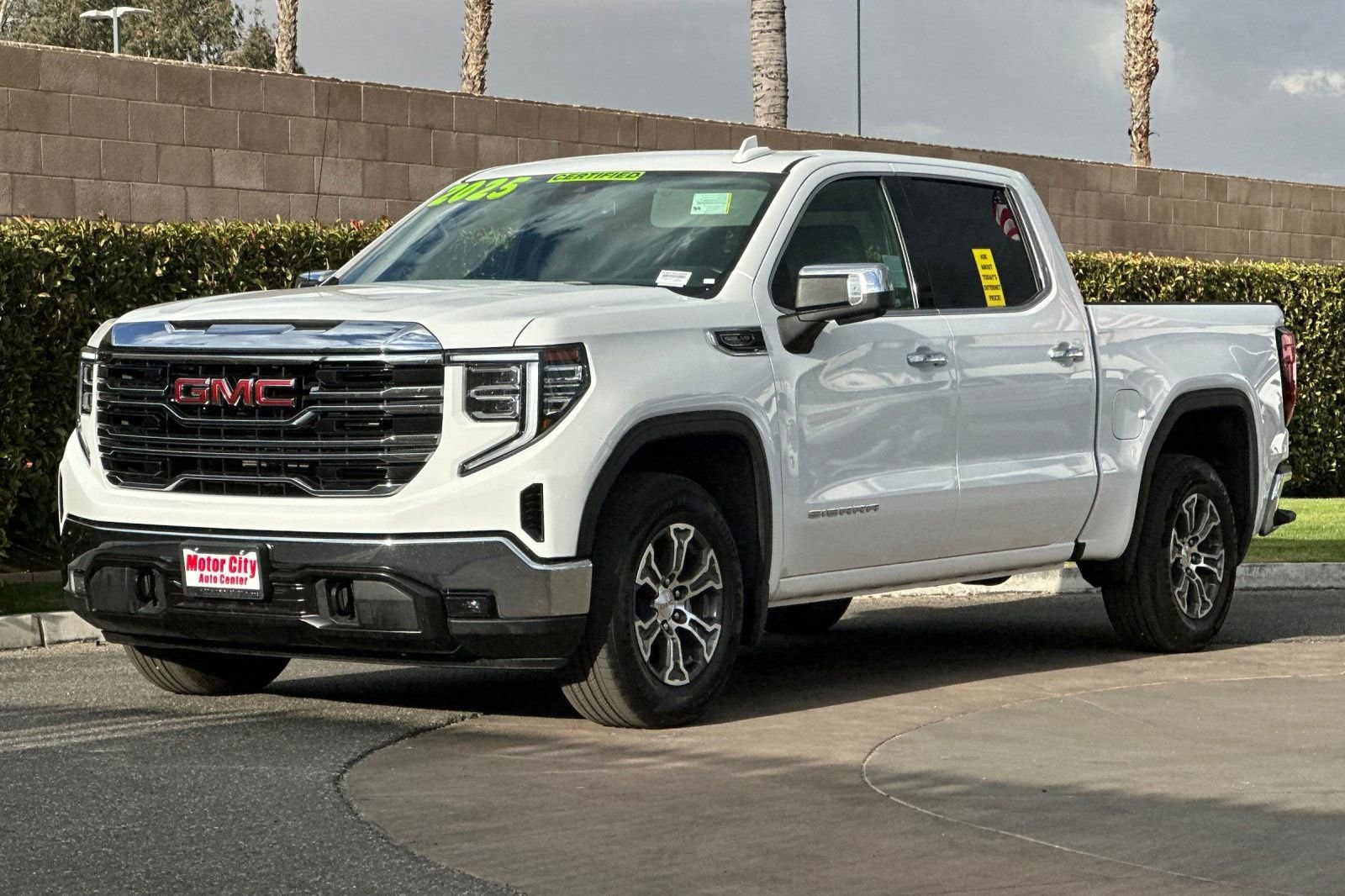 2025 GMC Sierra 1500 SLT - Photo 8