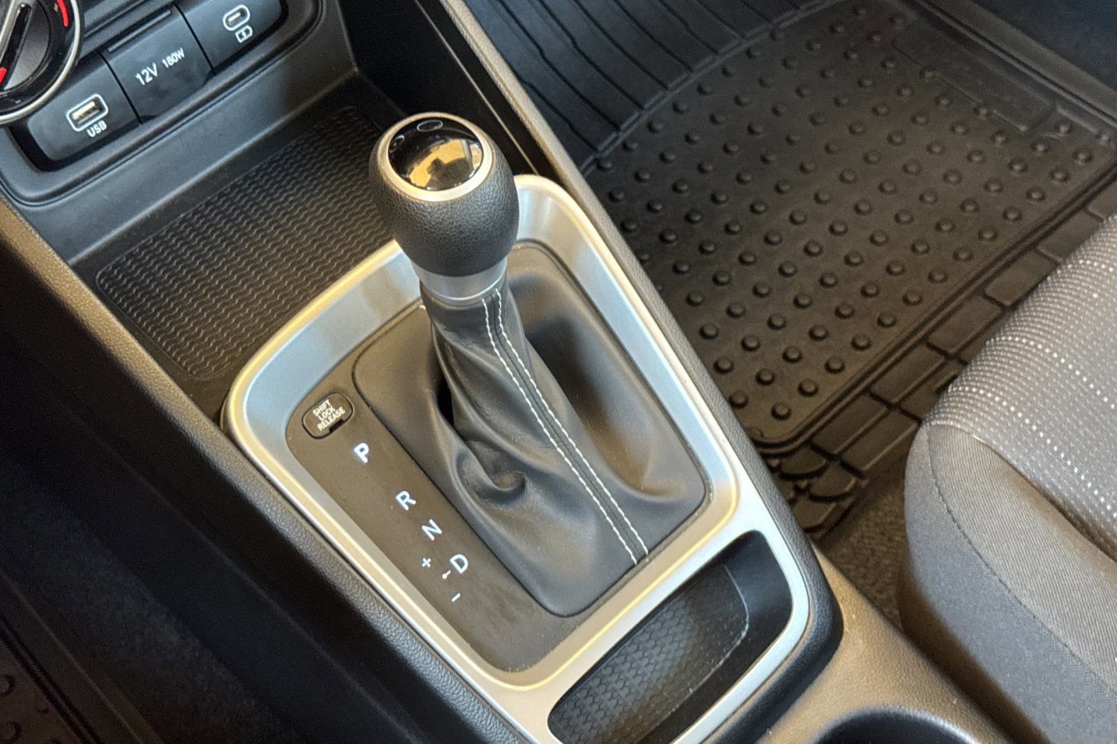 2024 Hyundai Venue SE - Photo 22