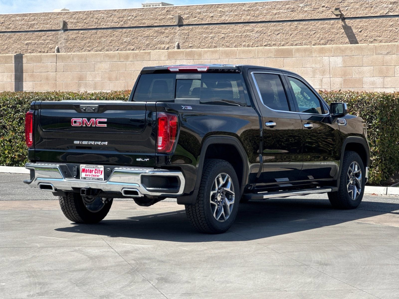 2026 GMC Sierra 1500 SLT photo 2