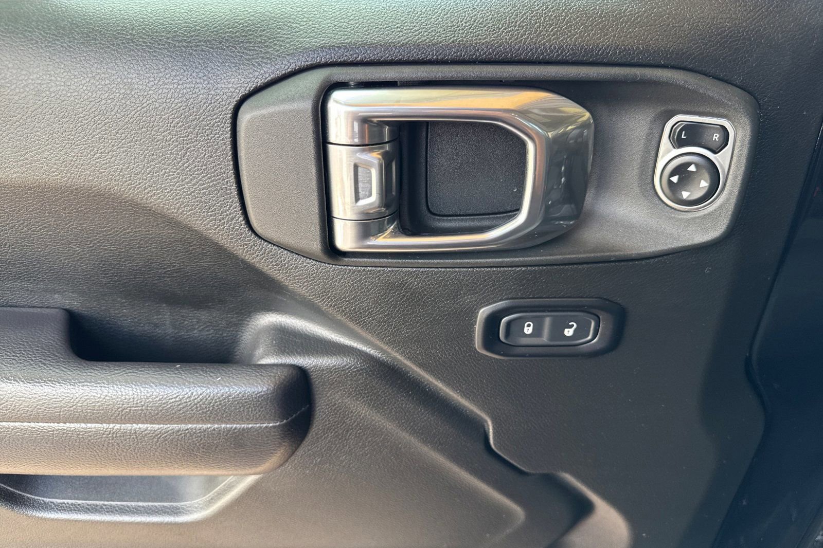 2025 Jeep Wrangler 4-Door Sport S - Photo 11