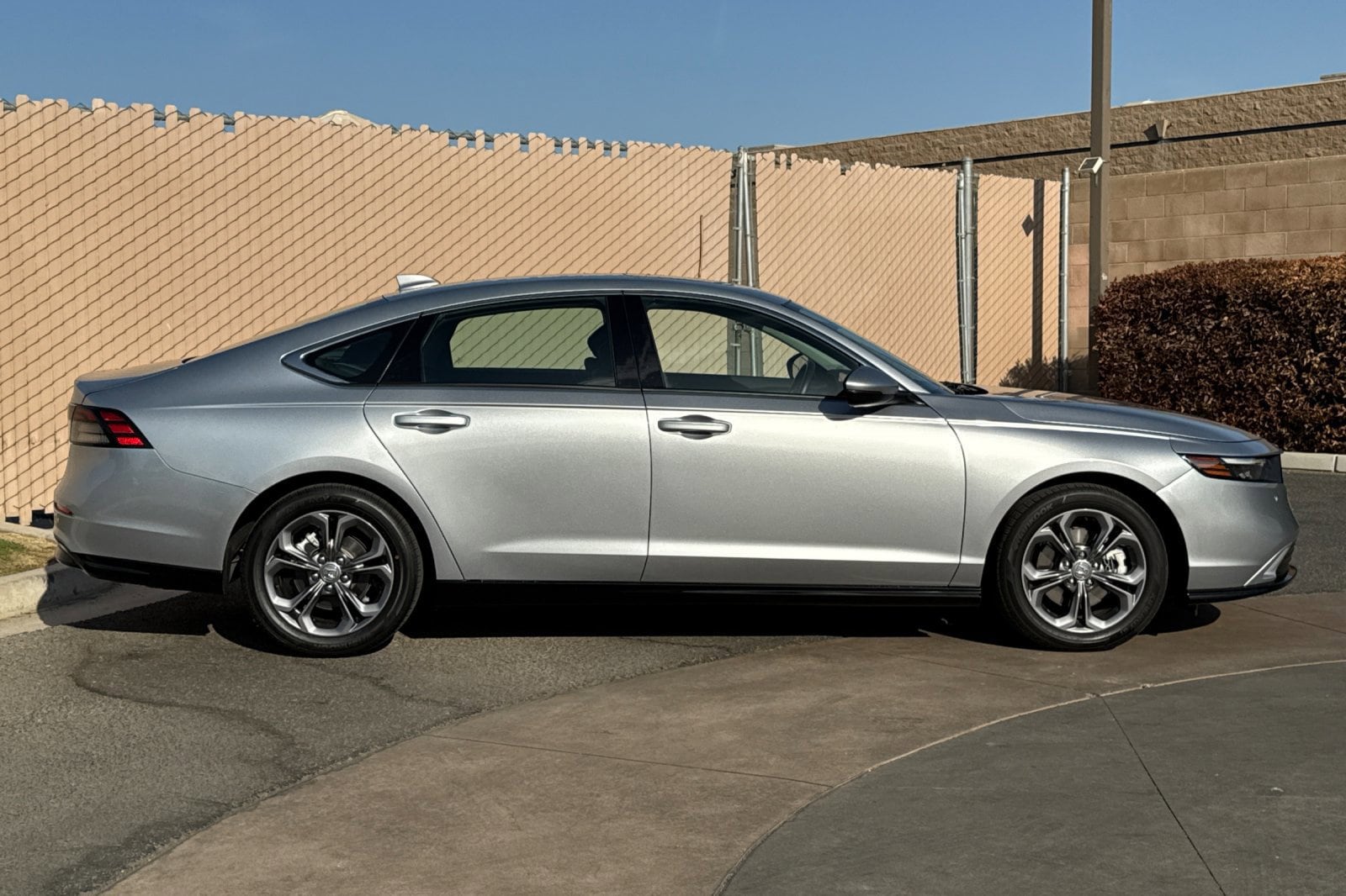 2025 Honda Accord Hybrid EX-L - Photo 3