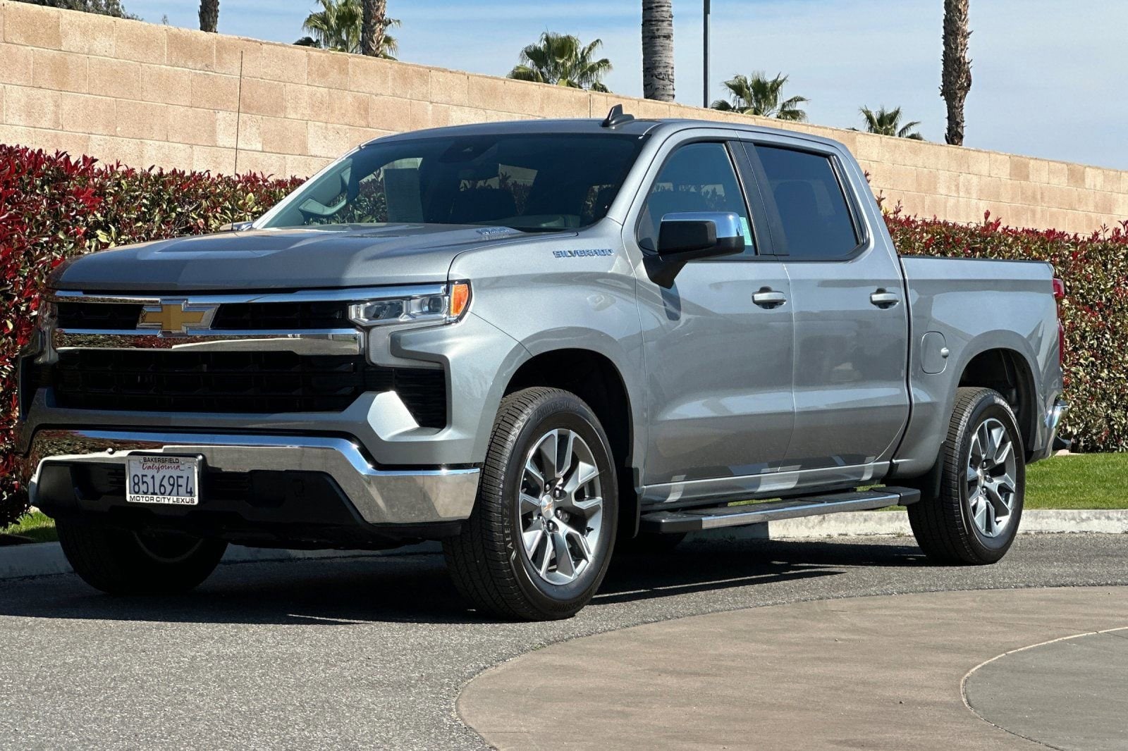2025 Chevrolet Silverado 1500 LT photo 3