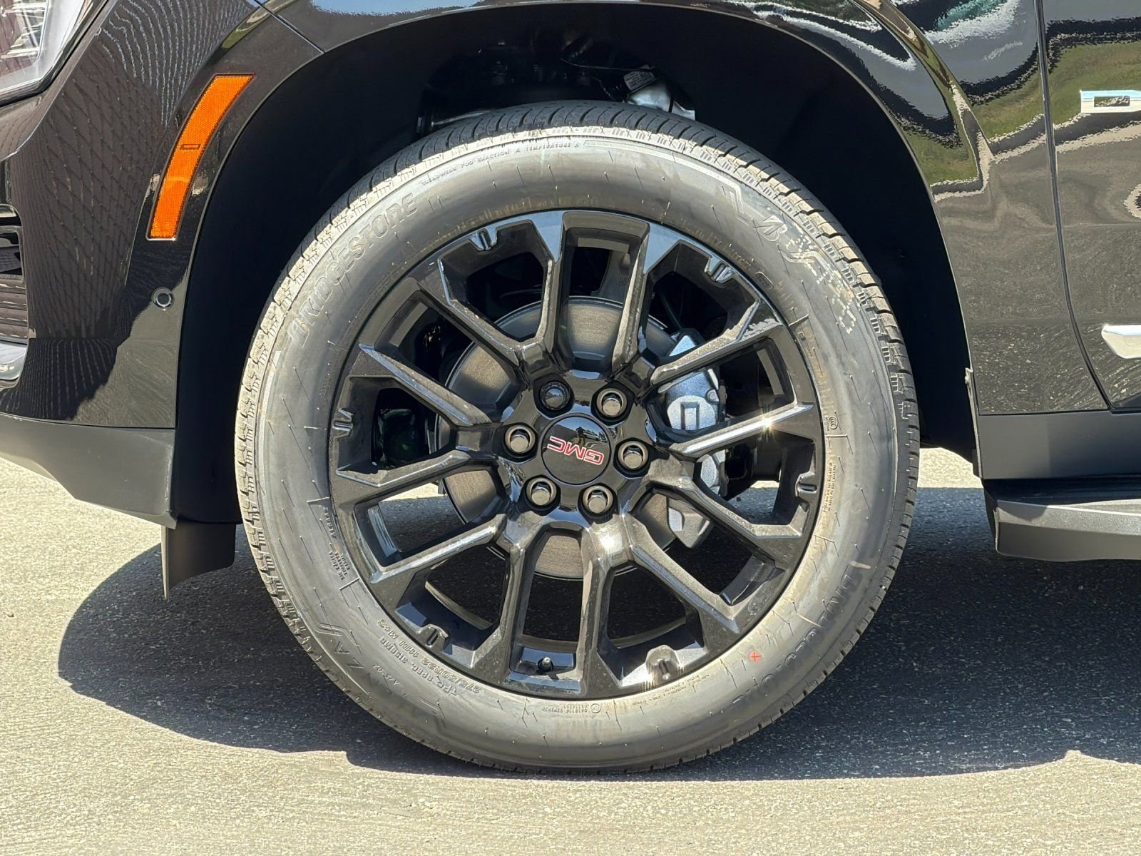 2026 GMC Yukon Denali - Photo 25