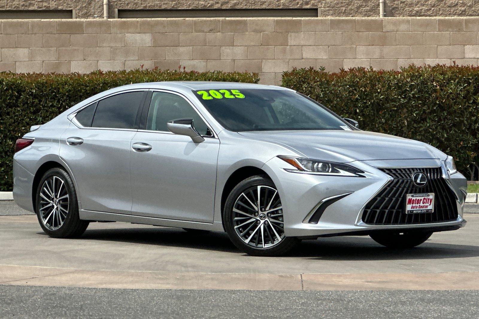 2025 Lexus ES 300h F SPORT Design photo 2