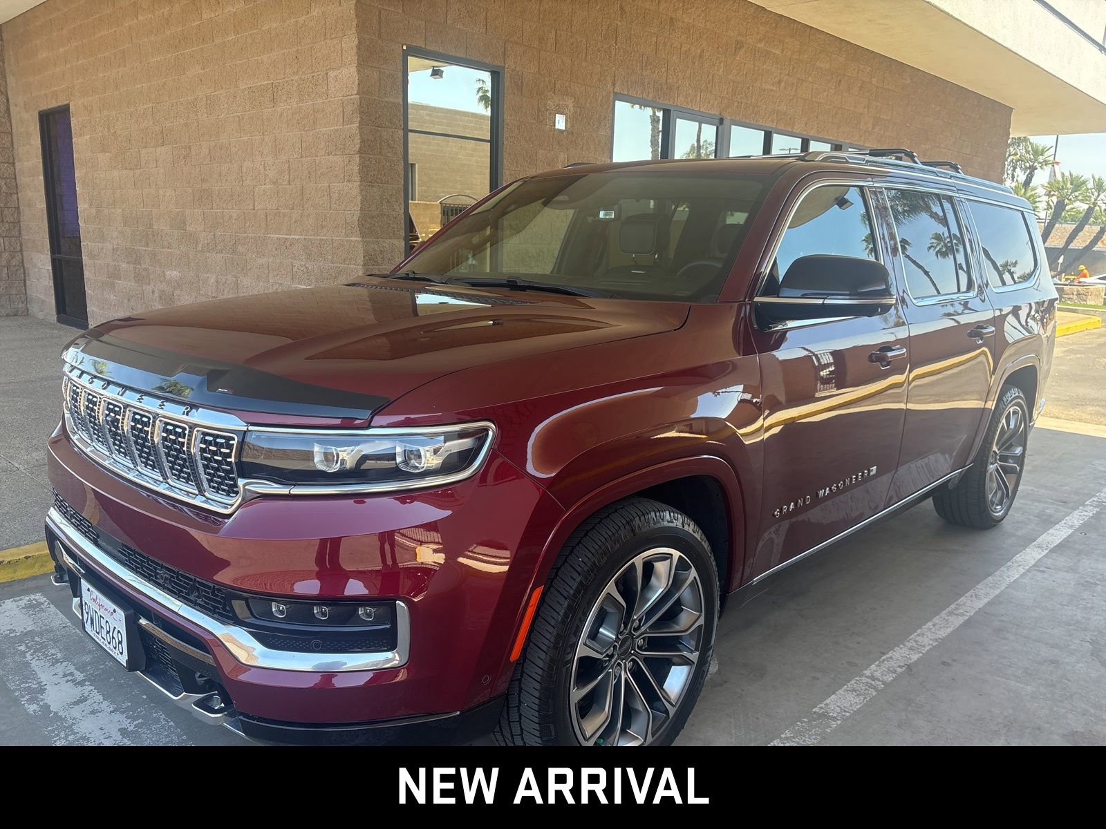 2023 Jeep Grand Wagoneer L Series III photo 2