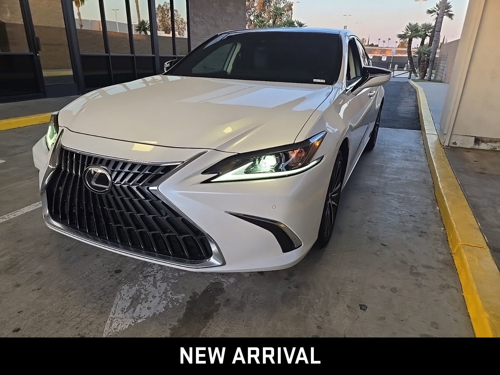 2025 Lexus ES 350 350's photo