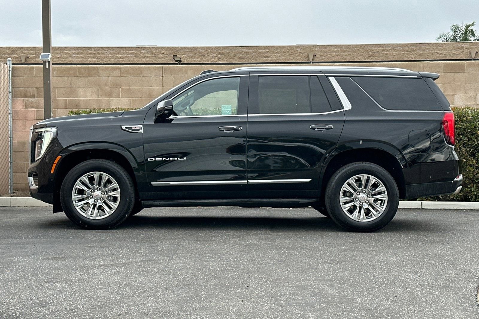 2025 GMC Yukon Denali photo 6