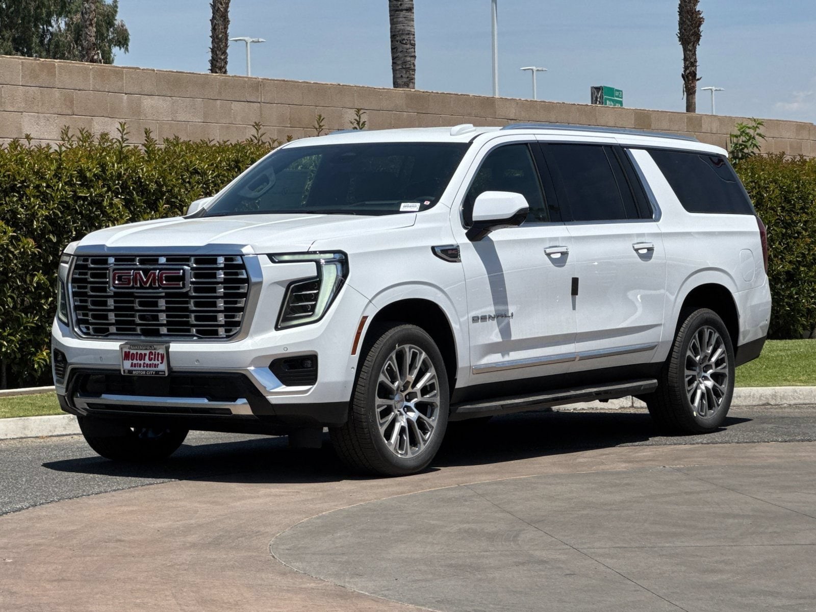2026 GMC Yukon XL Denali - Photo 7