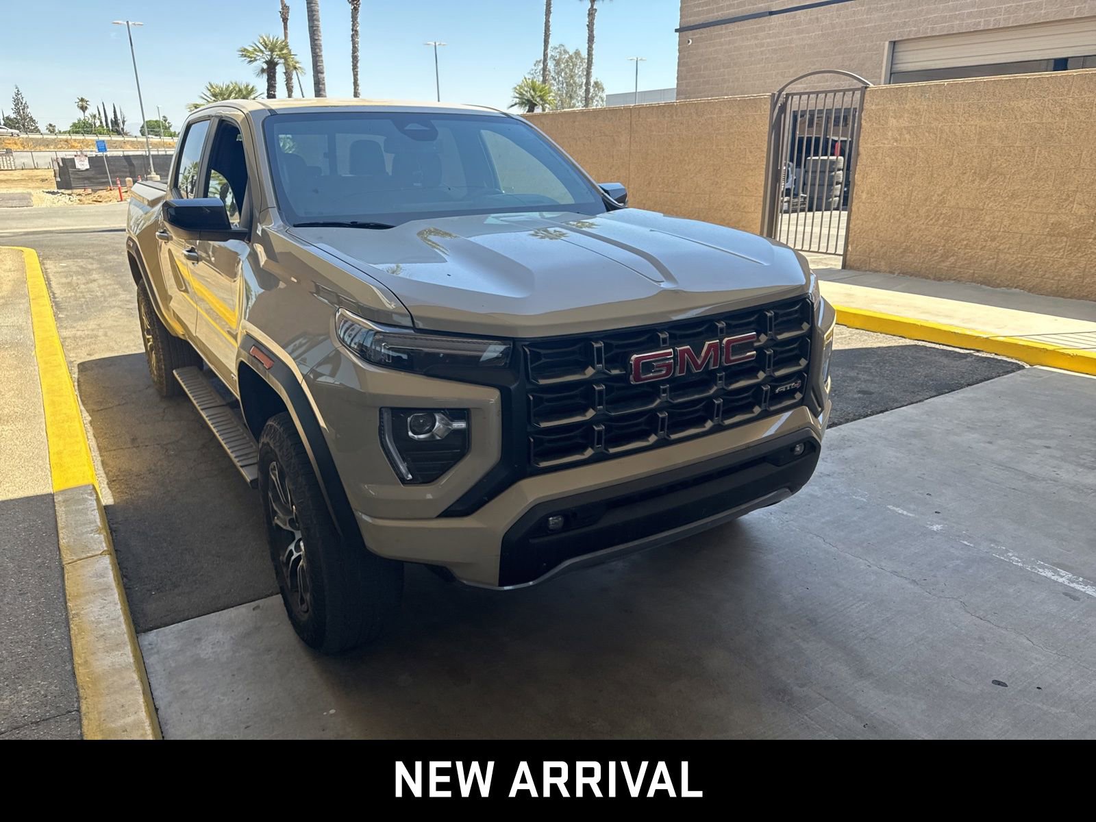 2024 GMC Canyon AT4 photo 2