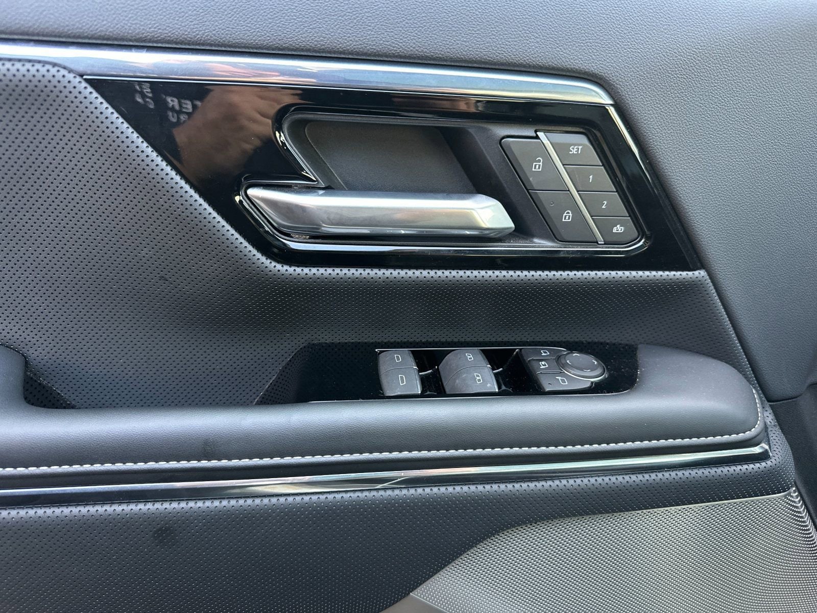 2025 GMC Sierra EV Denali - Photo 10