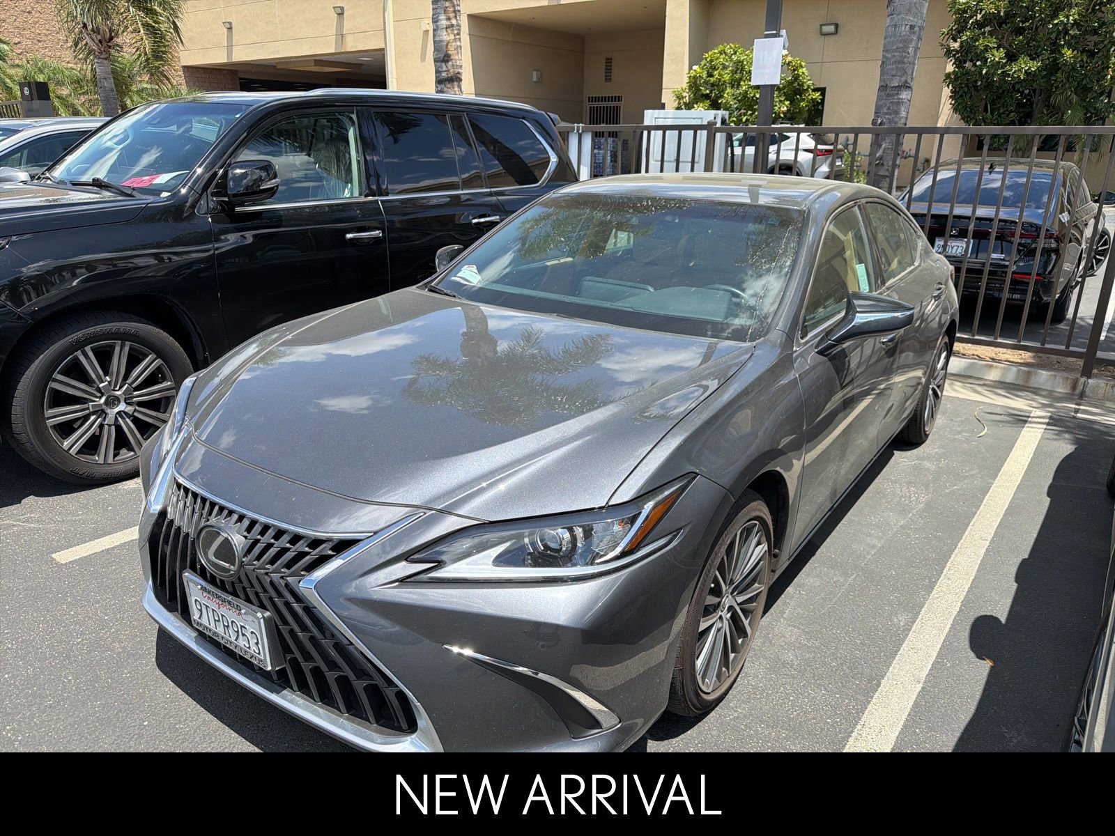 2025 Lexus ES 350 350's photo