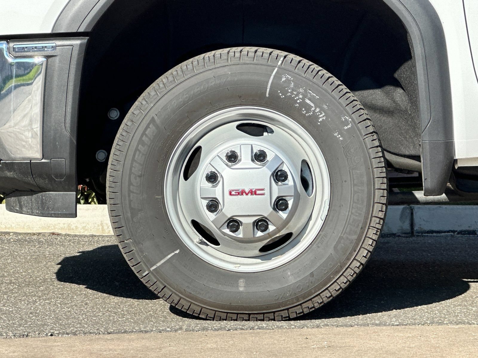 2025 GMC Sierra 3500 Chassis Cab Pro - Photo 22