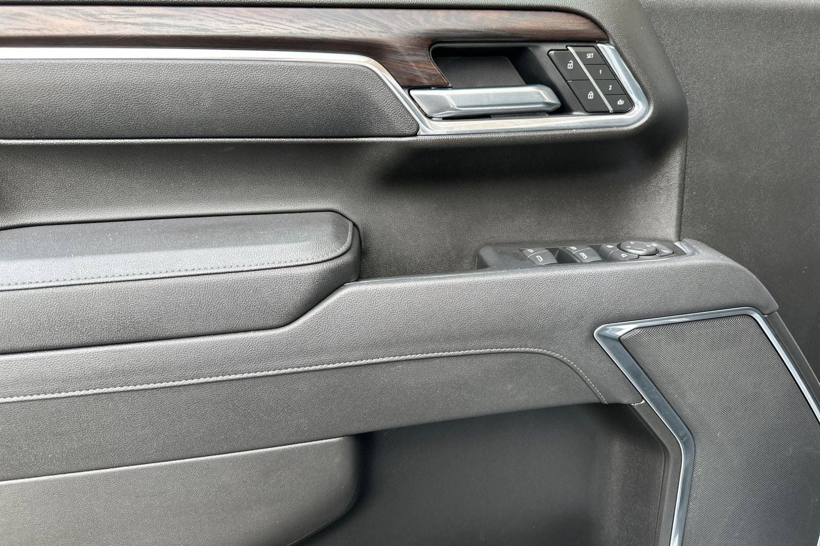 2025 GMC Sierra 1500 SLT - Photo 11