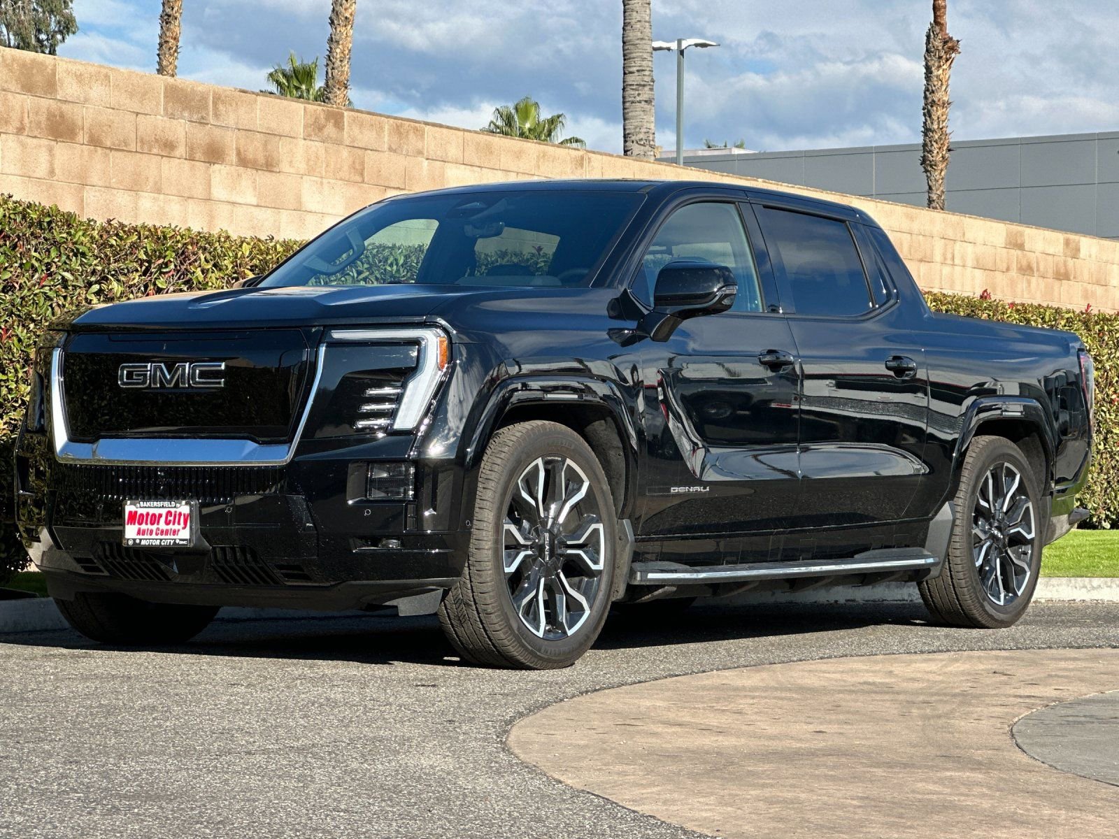 2025 GMC Sierra EV Denali - Photo 7