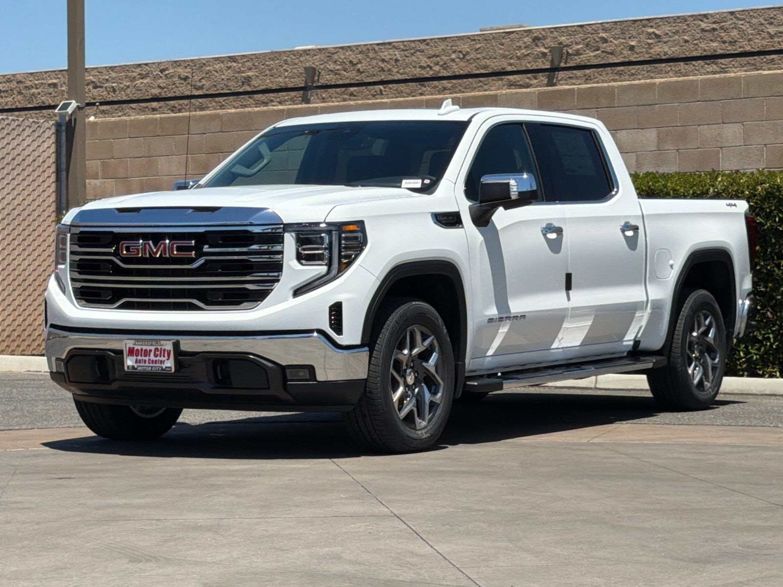 2026 GMC Sierra 1500 SLT - Photo 7