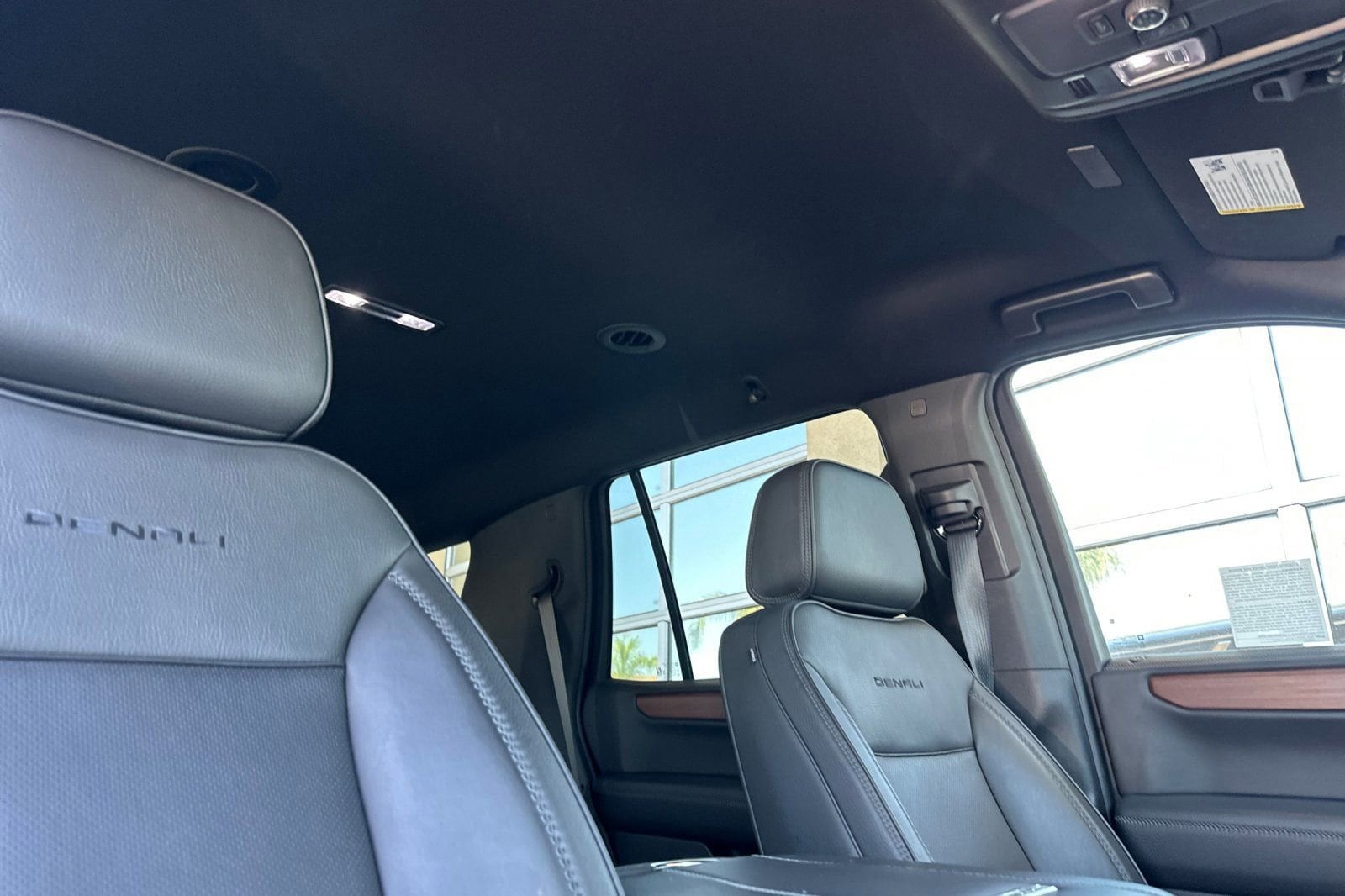 2025 GMC Yukon Denali - Photo 19