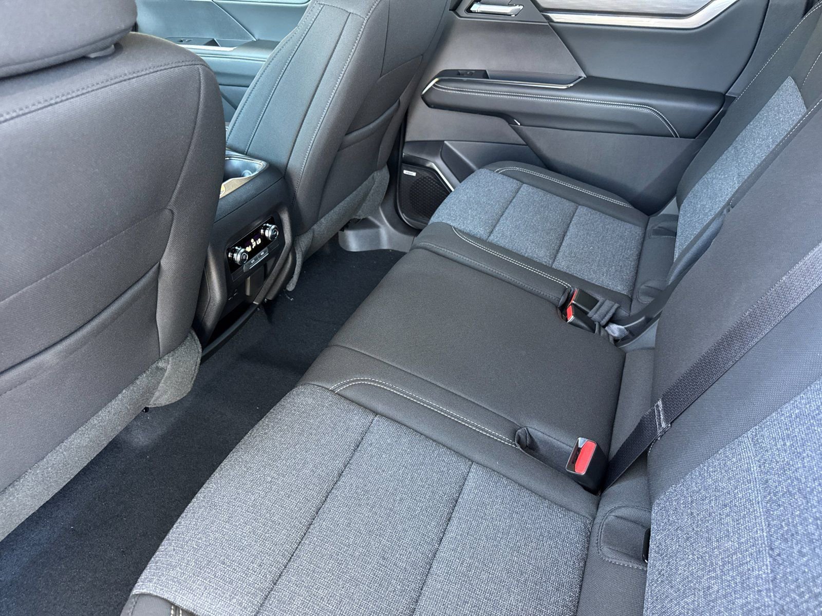 2026 GMC Acadia Elevation - Photo 11
