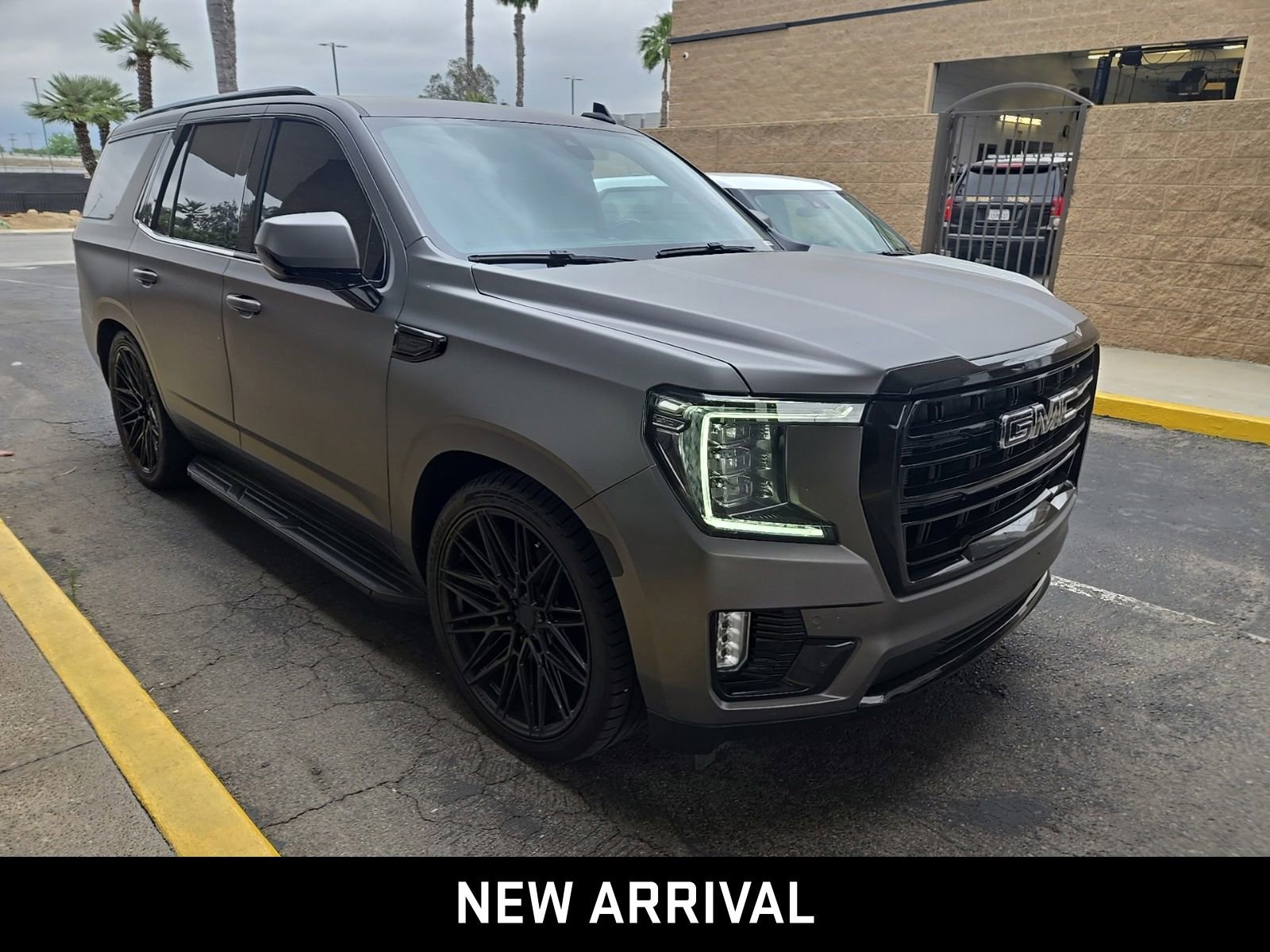 2022 GMC Yukon SLE photo 4