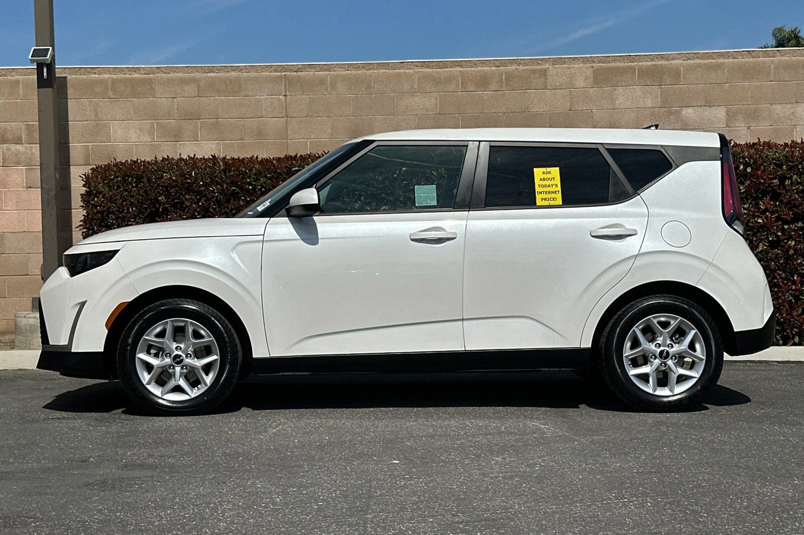 2025 Kia Soul LX photo 6