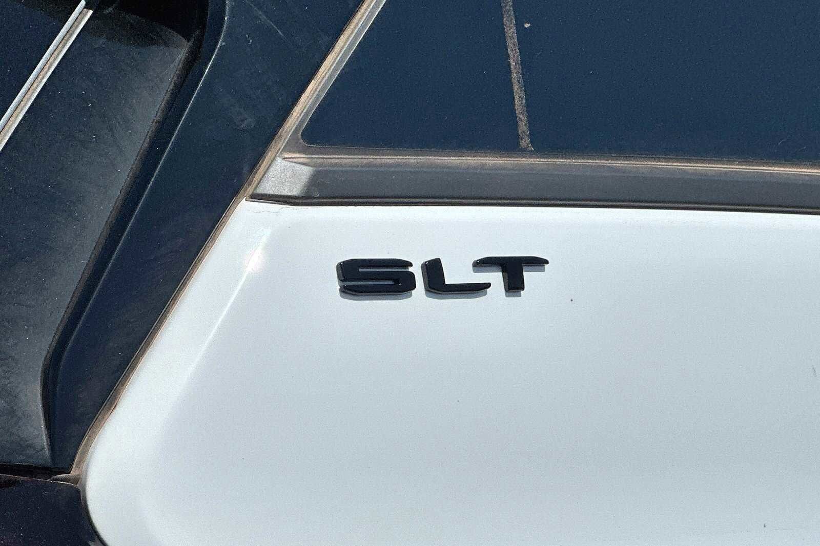 2023 GMC Terrain SLT photo 3