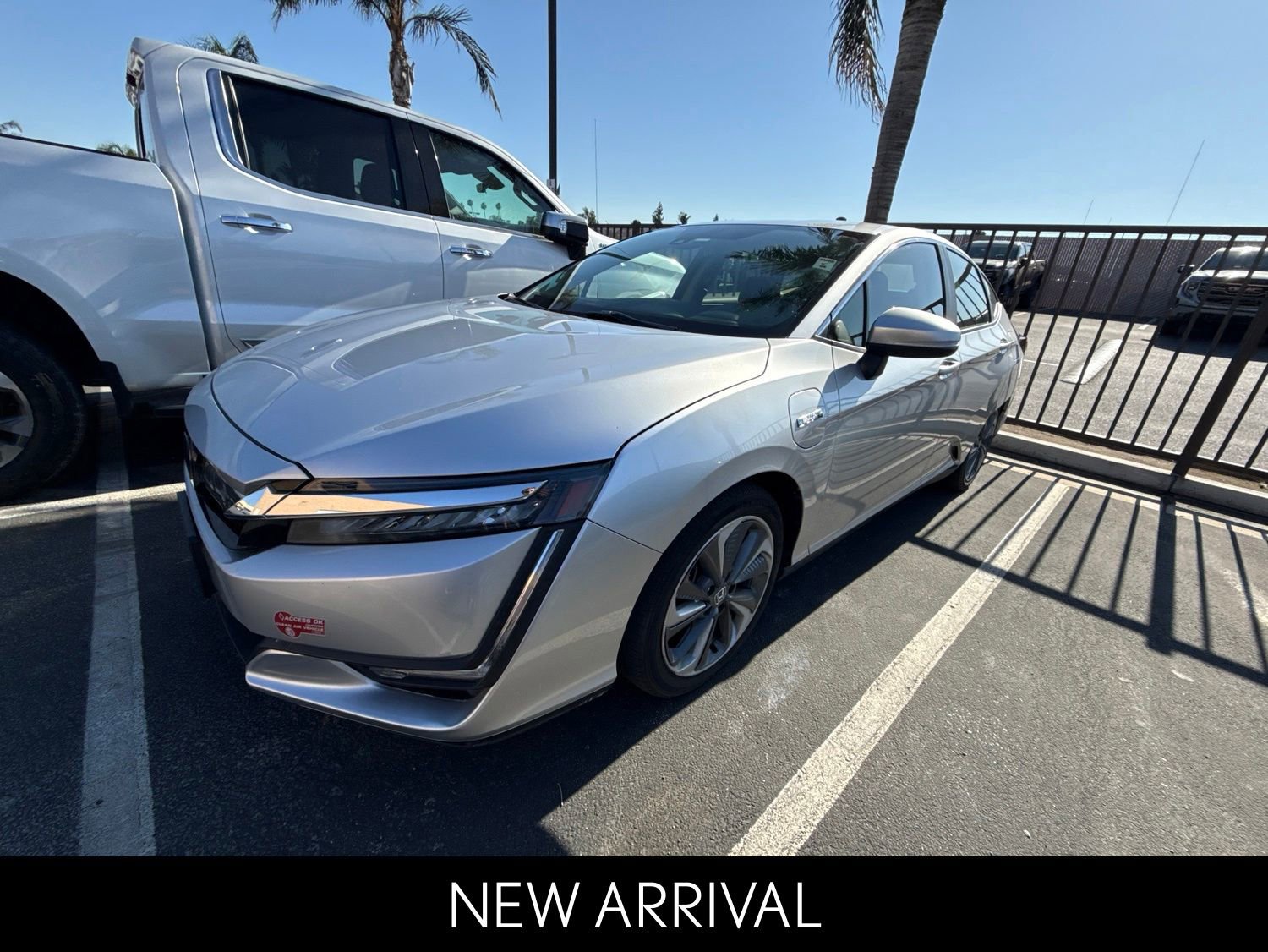 2018 Honda Clarity Plug-In Hybrid Touring photo 2