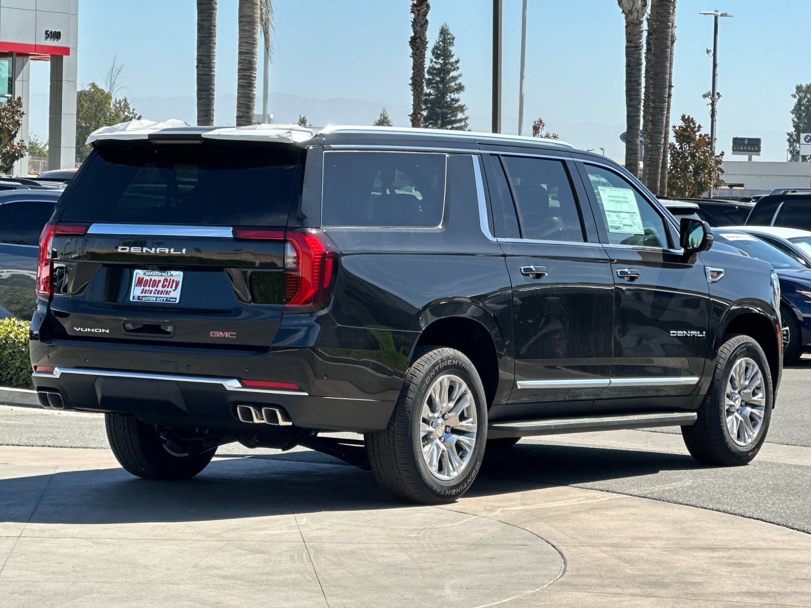2027 GMC Yukon XL Denali - Photo 3