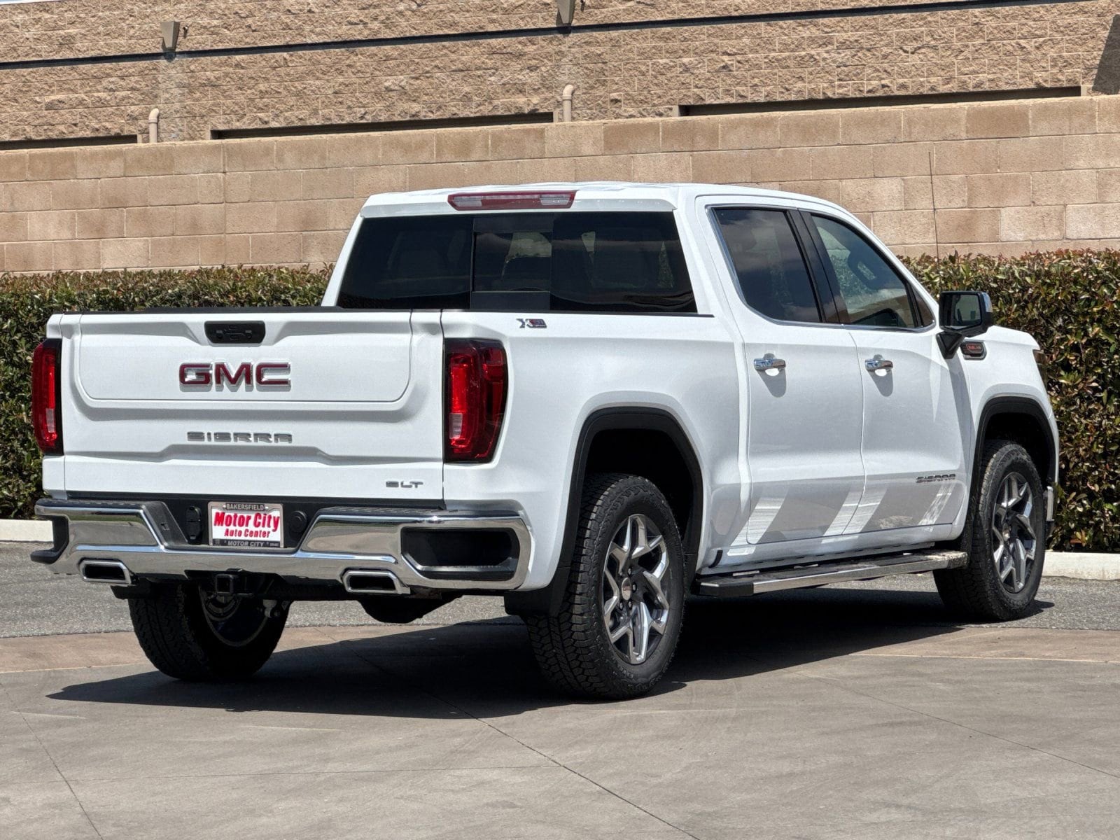 2026 GMC Sierra 1500 SLT photo 2