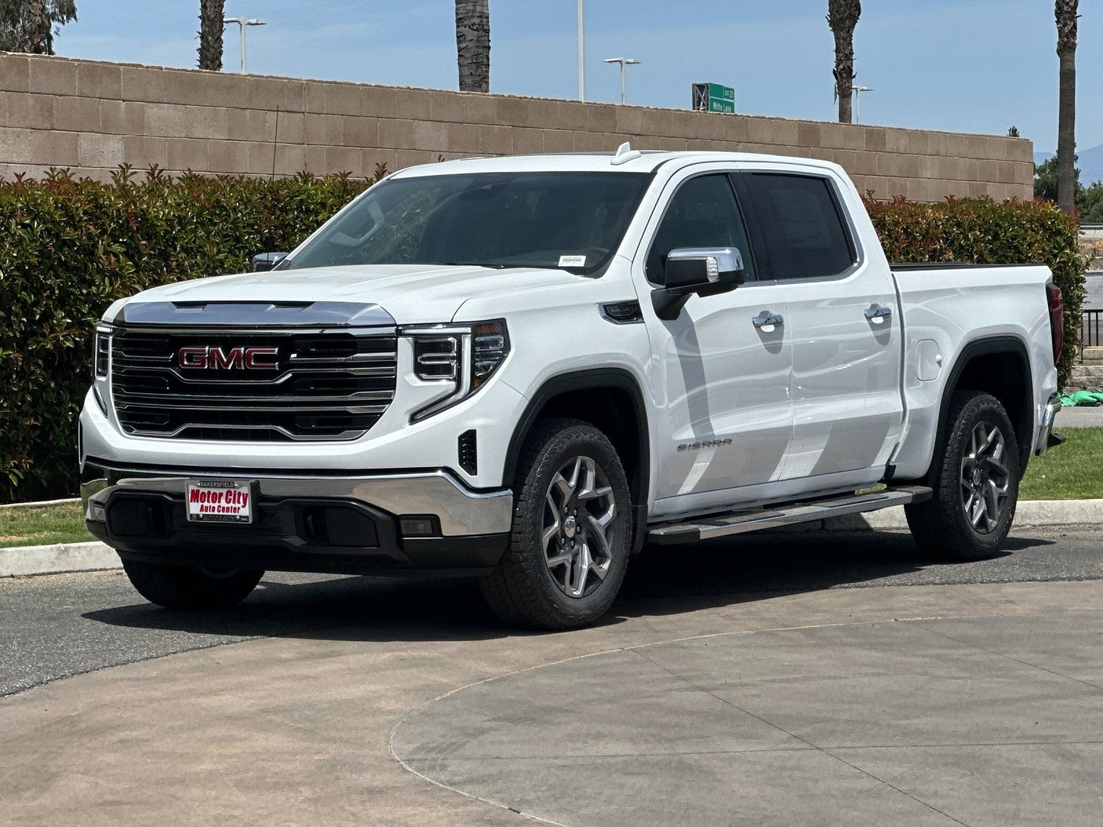 2026 GMC Sierra 1500 SLT - Photo 7