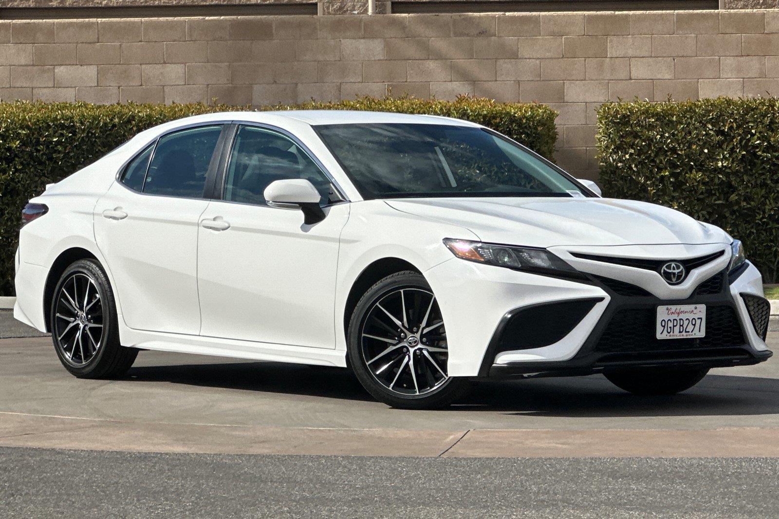 2023 Toyota Camry SE photo 2