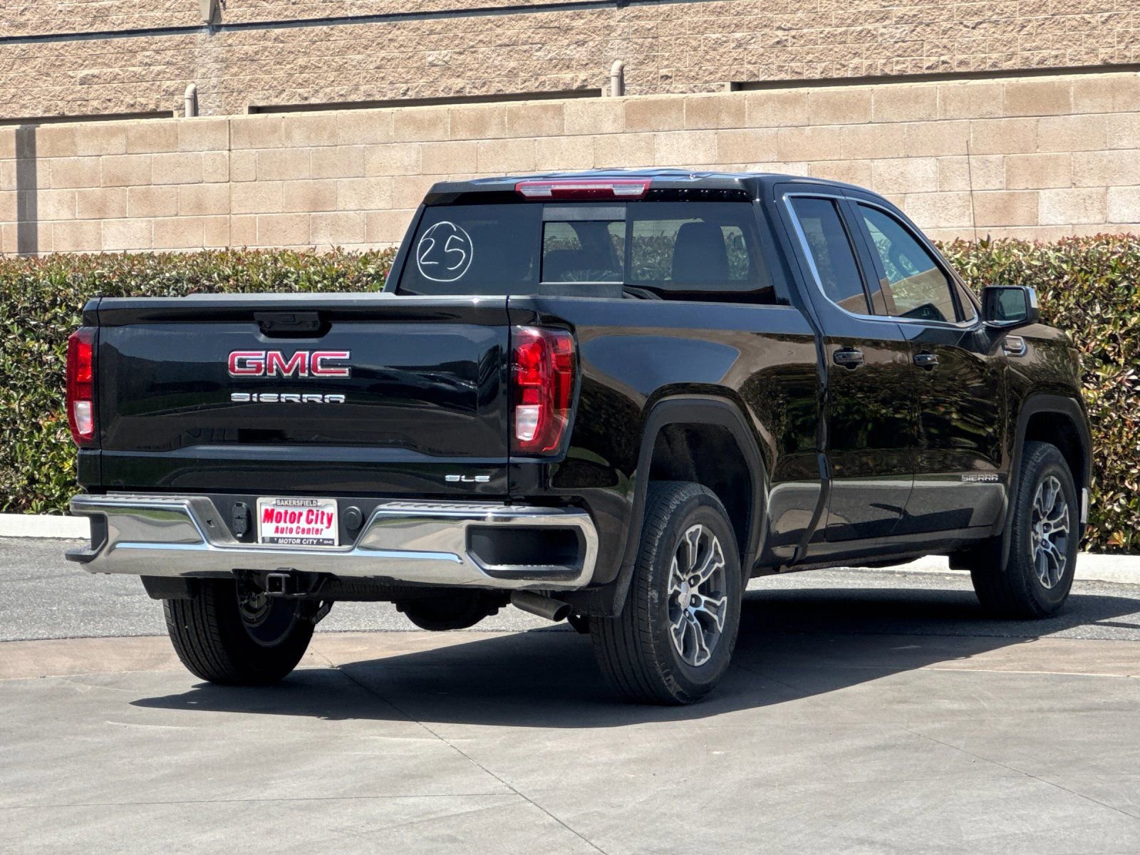2026 GMC Sierra 1500 SLE photo 2