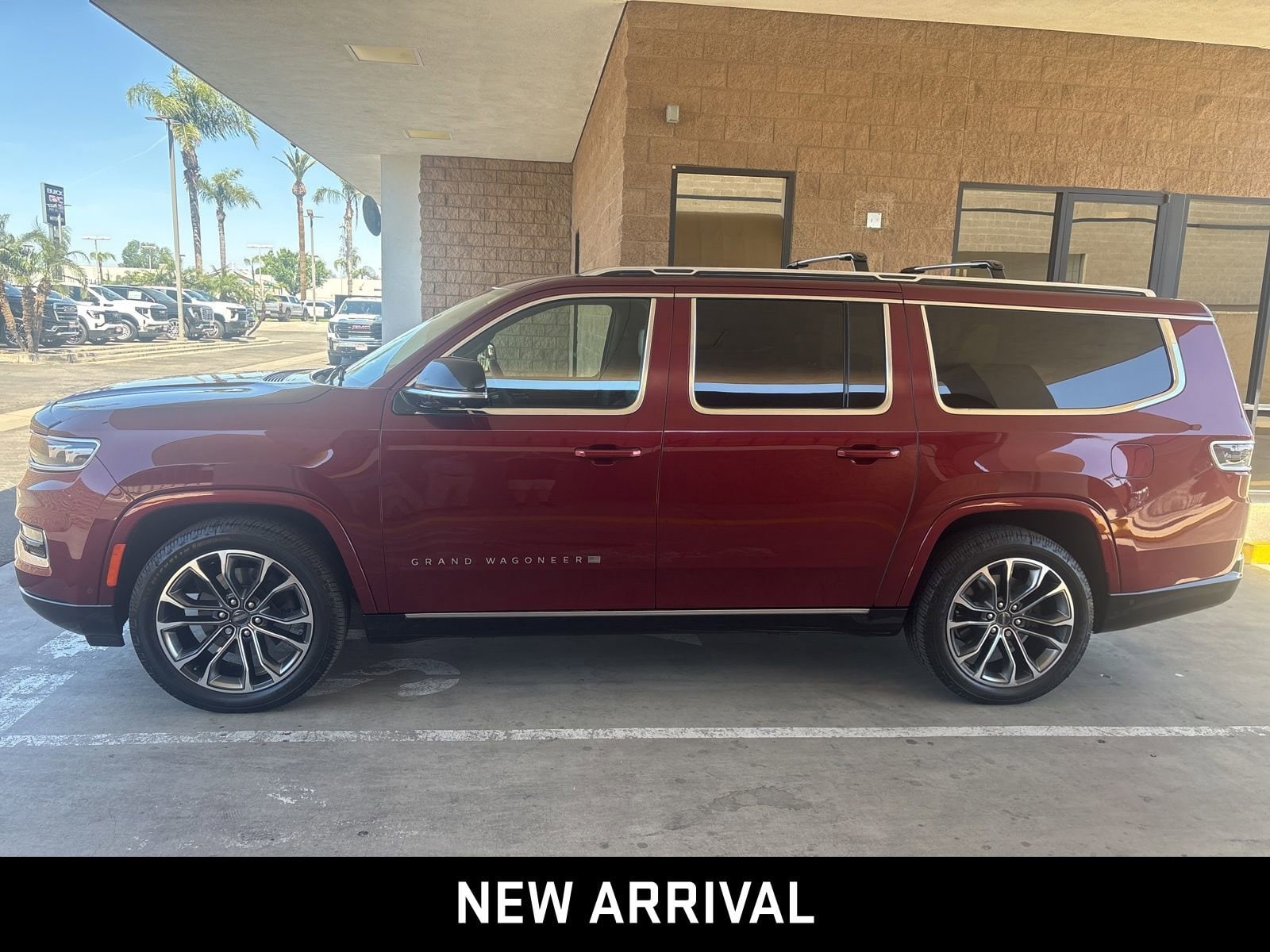 2023 Jeep Grand Wagoneer L Series III photo 3