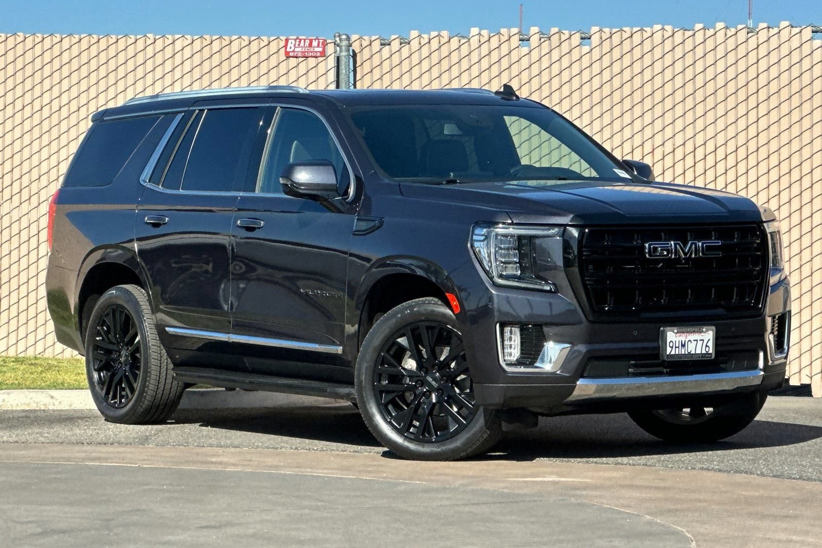 2023 GMC Yukon SLT - Photo 2