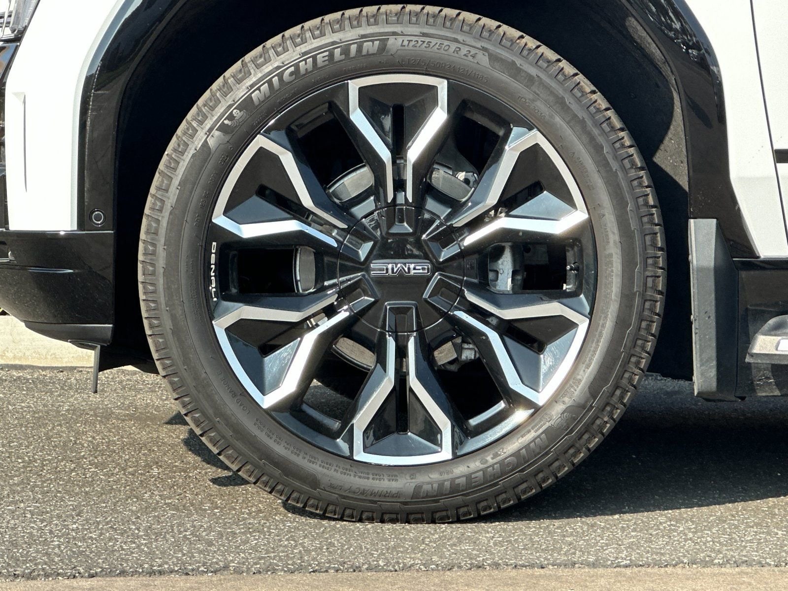 2025 GMC Sierra EV Denali - Photo 23