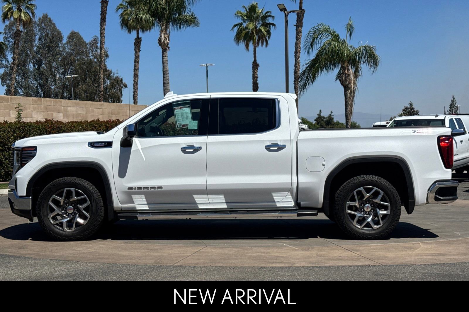 2024 GMC Sierra 1500 SLT photo 6