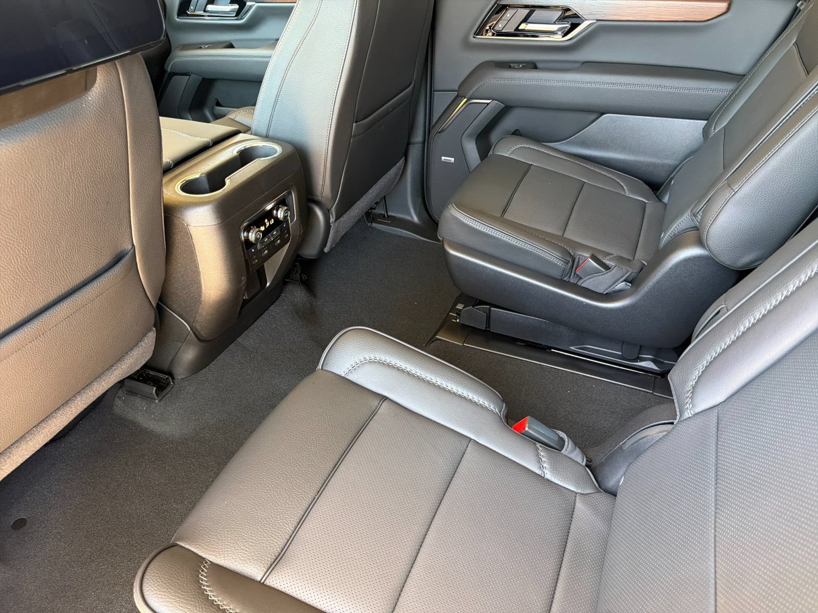 2026 GMC Yukon XL Denali - Photo 11