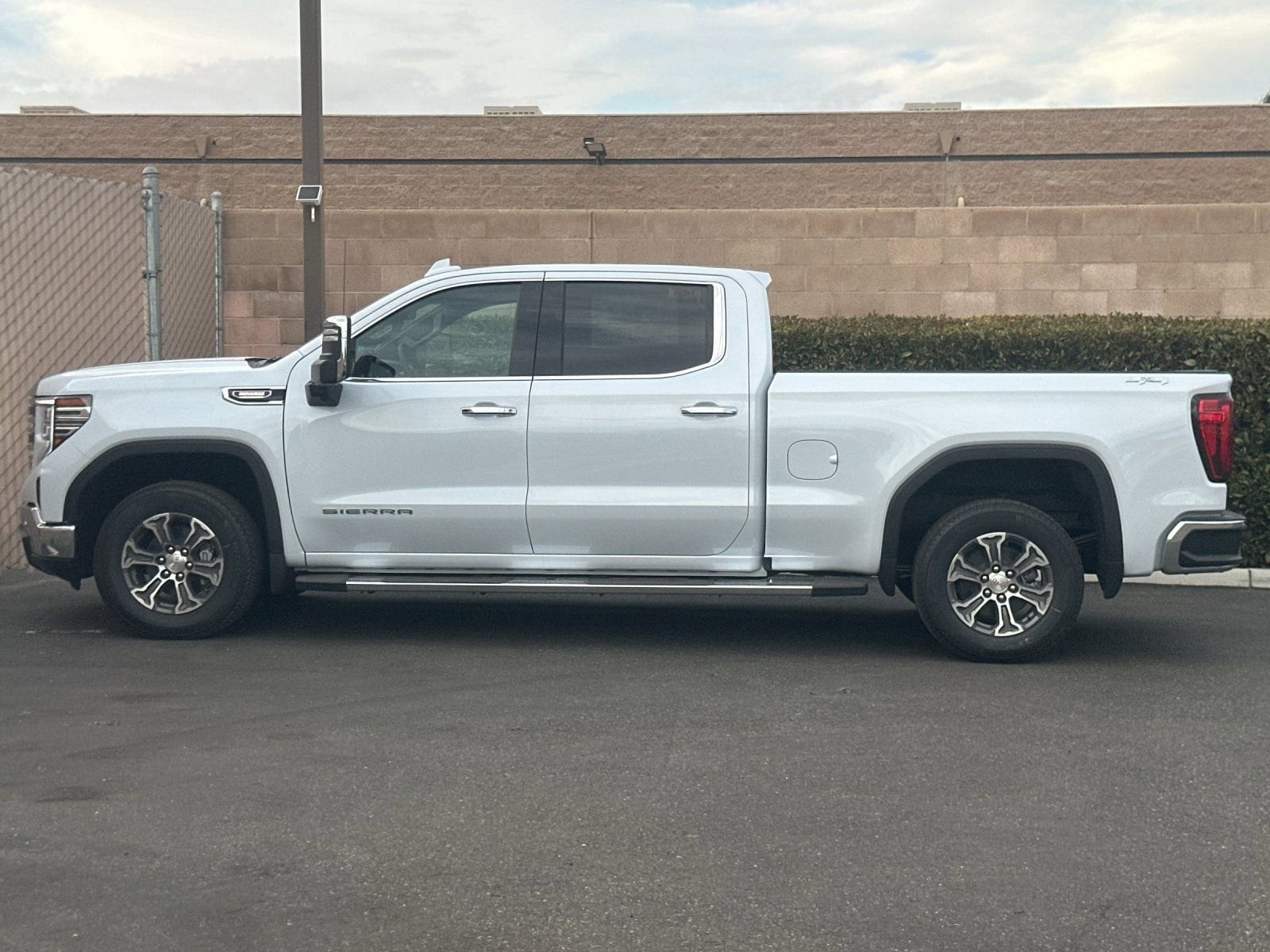 2026 GMC Sierra 1500 SLT photo 5