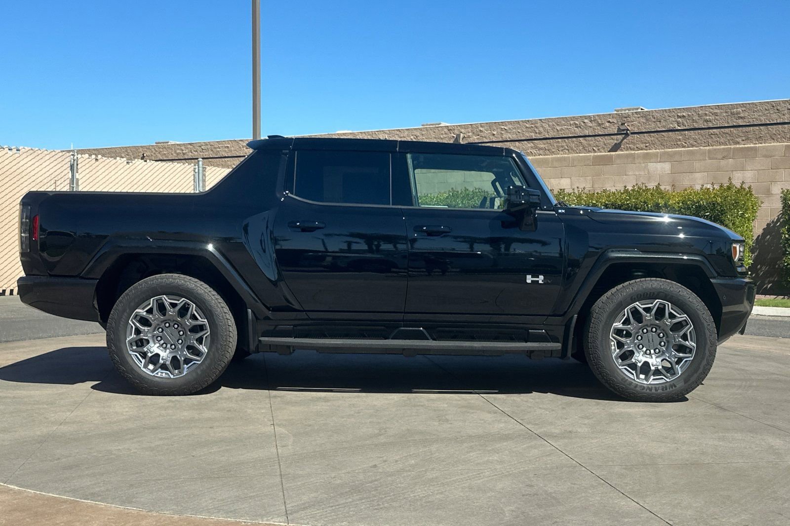 2024 Gmc Hummer EV Pickup photo 3