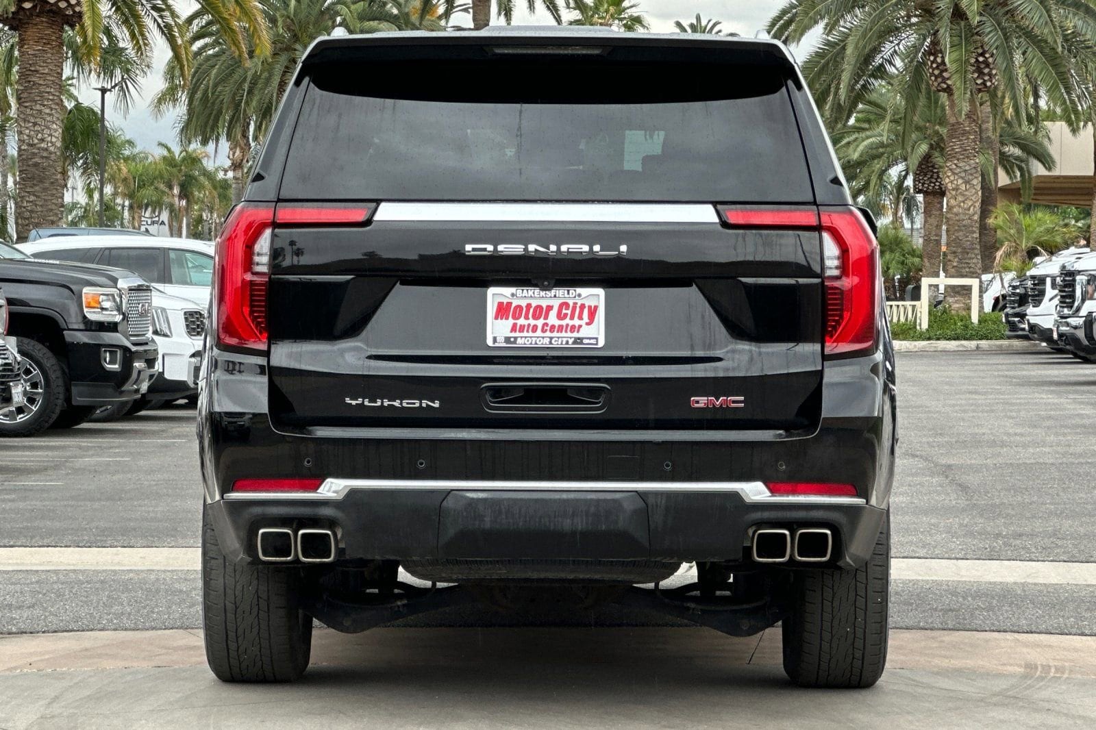 2025 GMC Yukon Denali photo 4