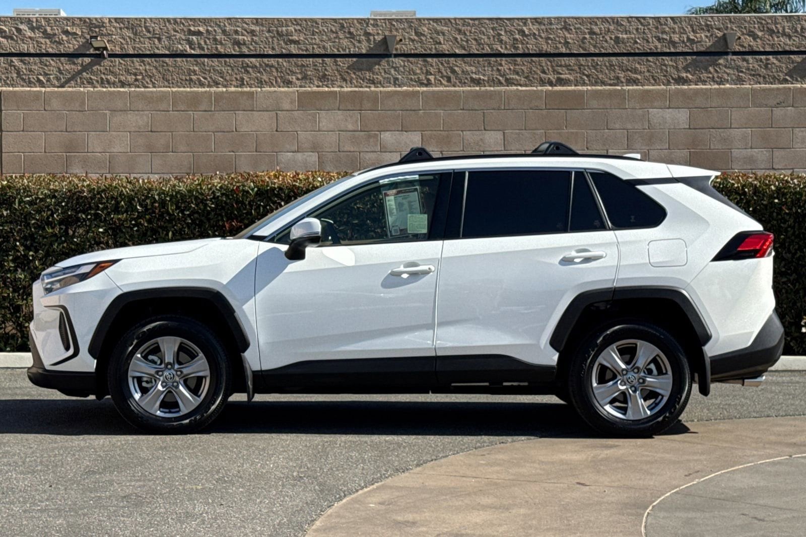 2025 Toyota RAV4 XLE photo 6