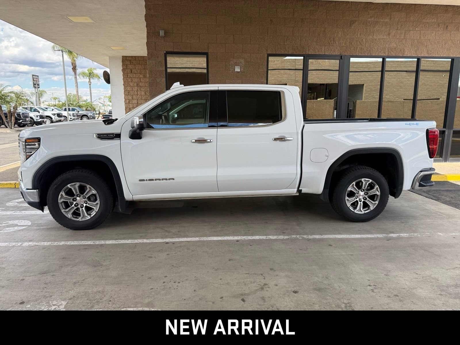 2025 GMC Sierra 1500 SLT photo 2