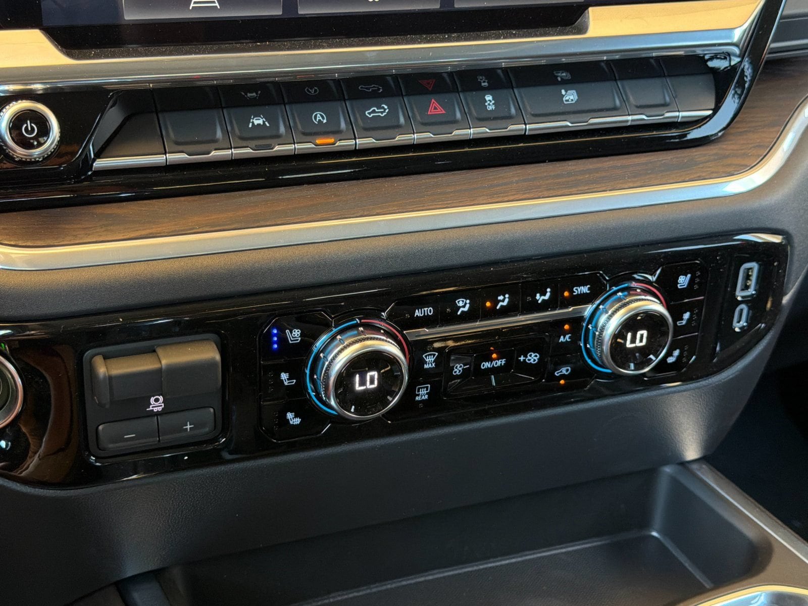 2026 GMC Sierra 1500 SLT - Photo 18