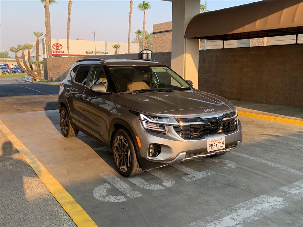 2024 Kia Seltos SX photo 3